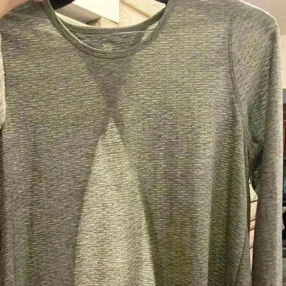 NWOT All In Motion Athletic Top - Picture 4 of 5